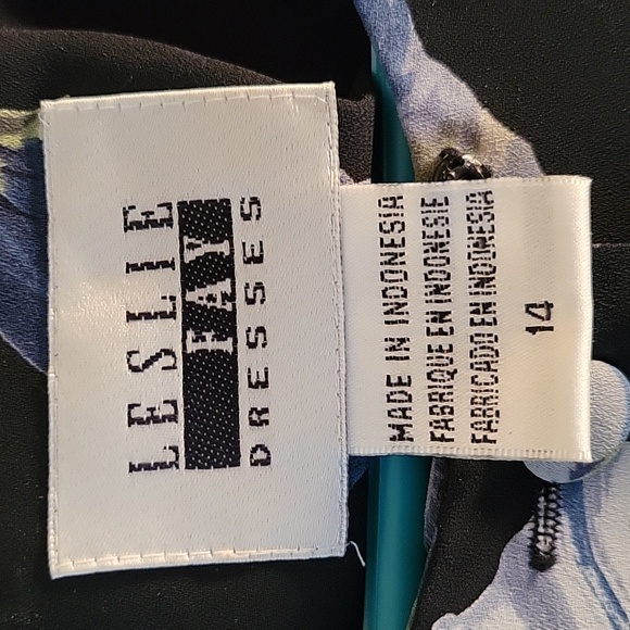 Dark blue dress with light blue flowers buttoned down the front - Picture 2 of 4